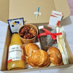 DESAYUNOS CON TORTA