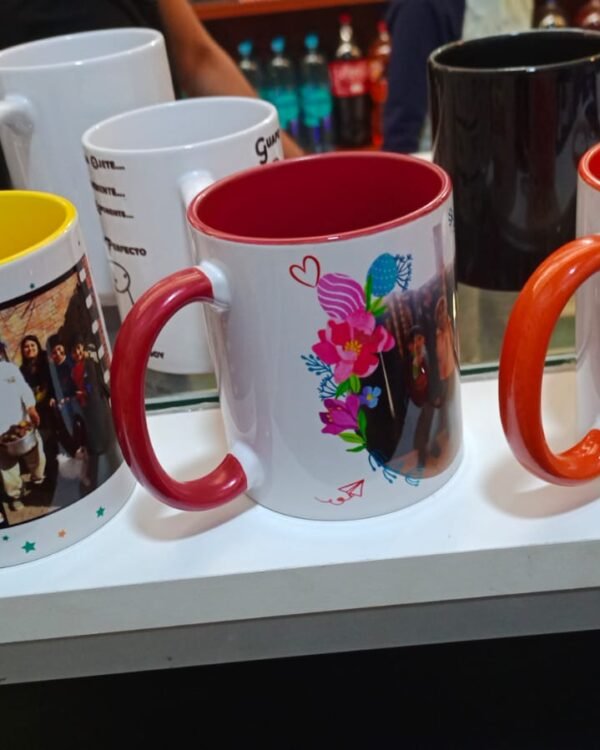 Taza 11 onzas con fondo y asa de color